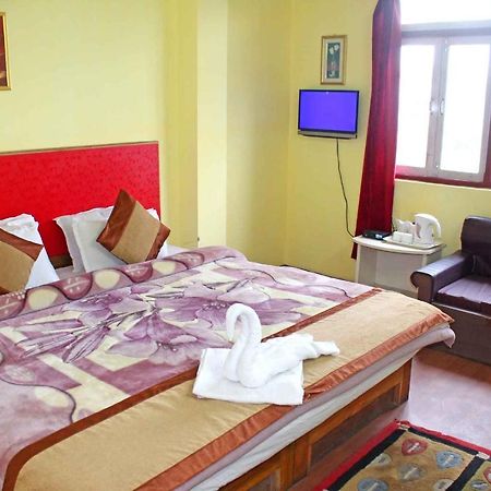Norling Retreat Hotel Pelling Esterno foto