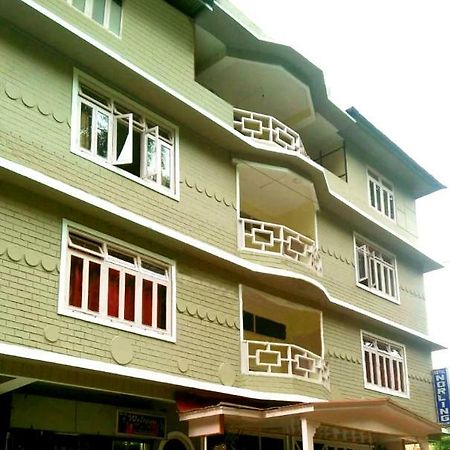 Norling Retreat Hotel Pelling Esterno foto
