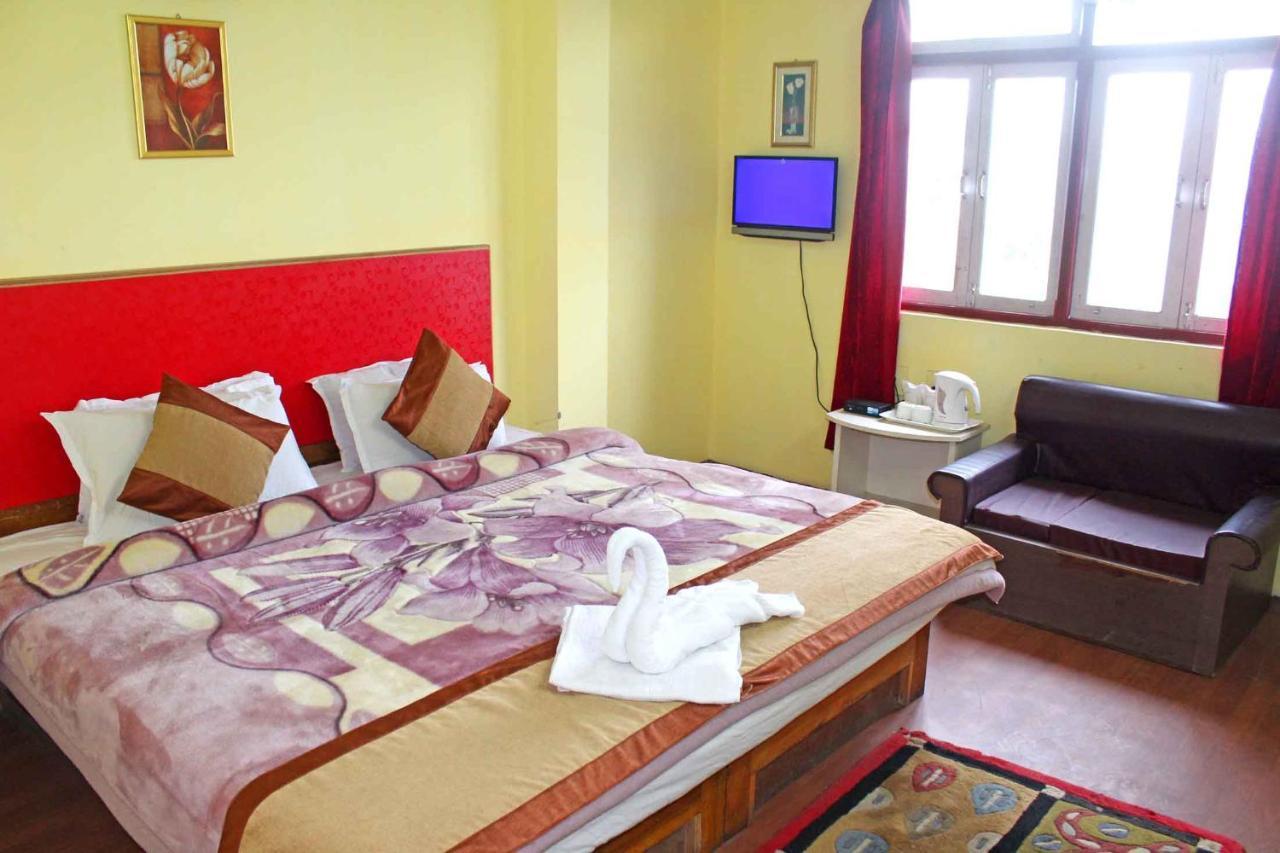Norling Retreat Hotel Pelling Esterno foto