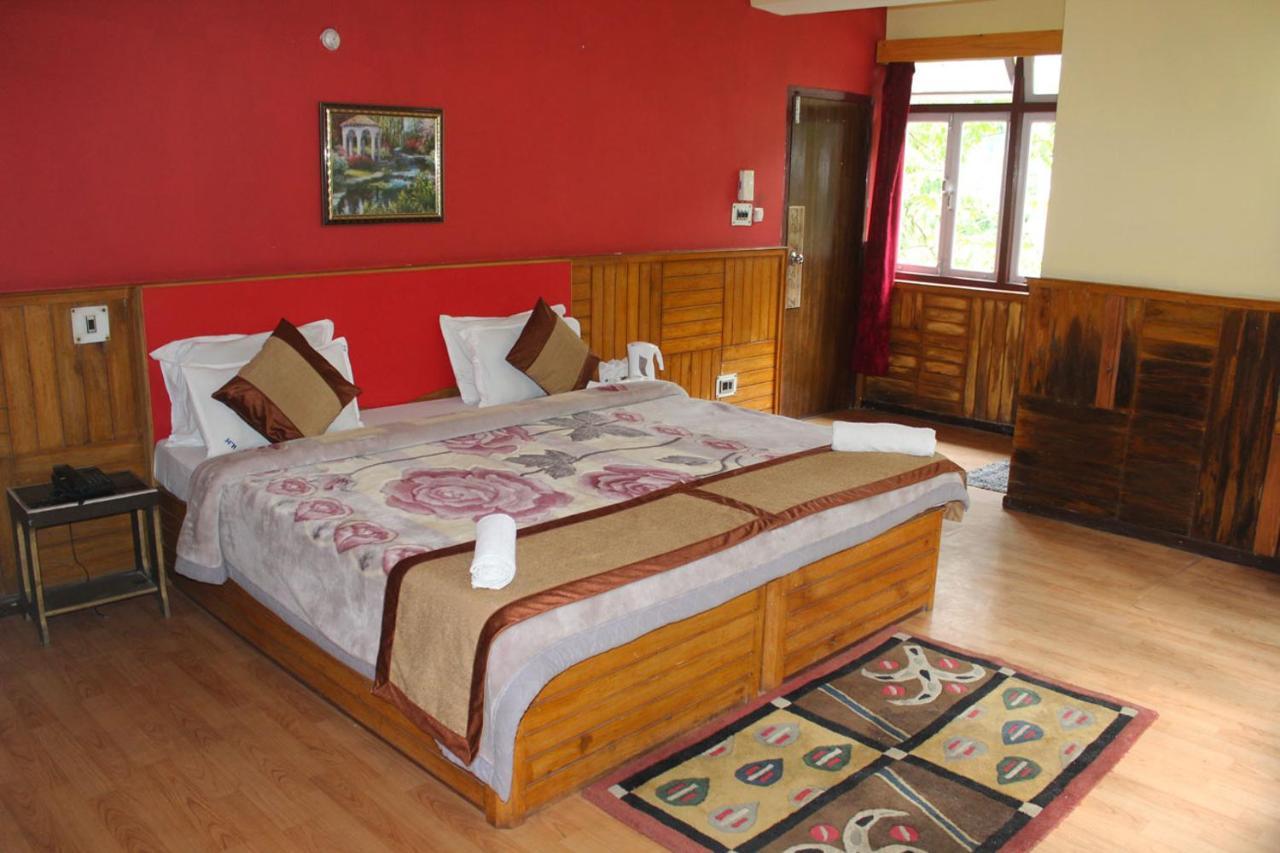 Norling Retreat Hotel Pelling Esterno foto
