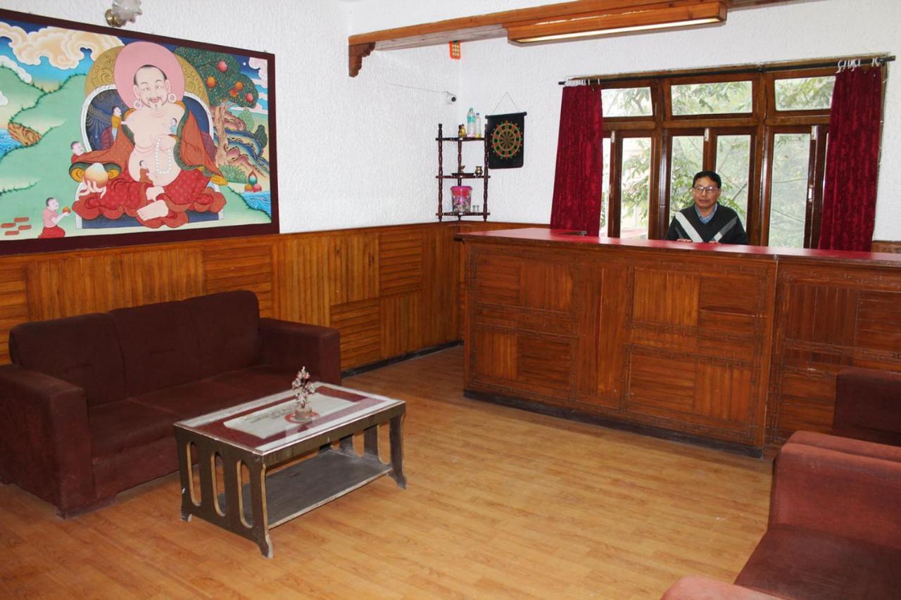 Norling Retreat Hotel Pelling Esterno foto