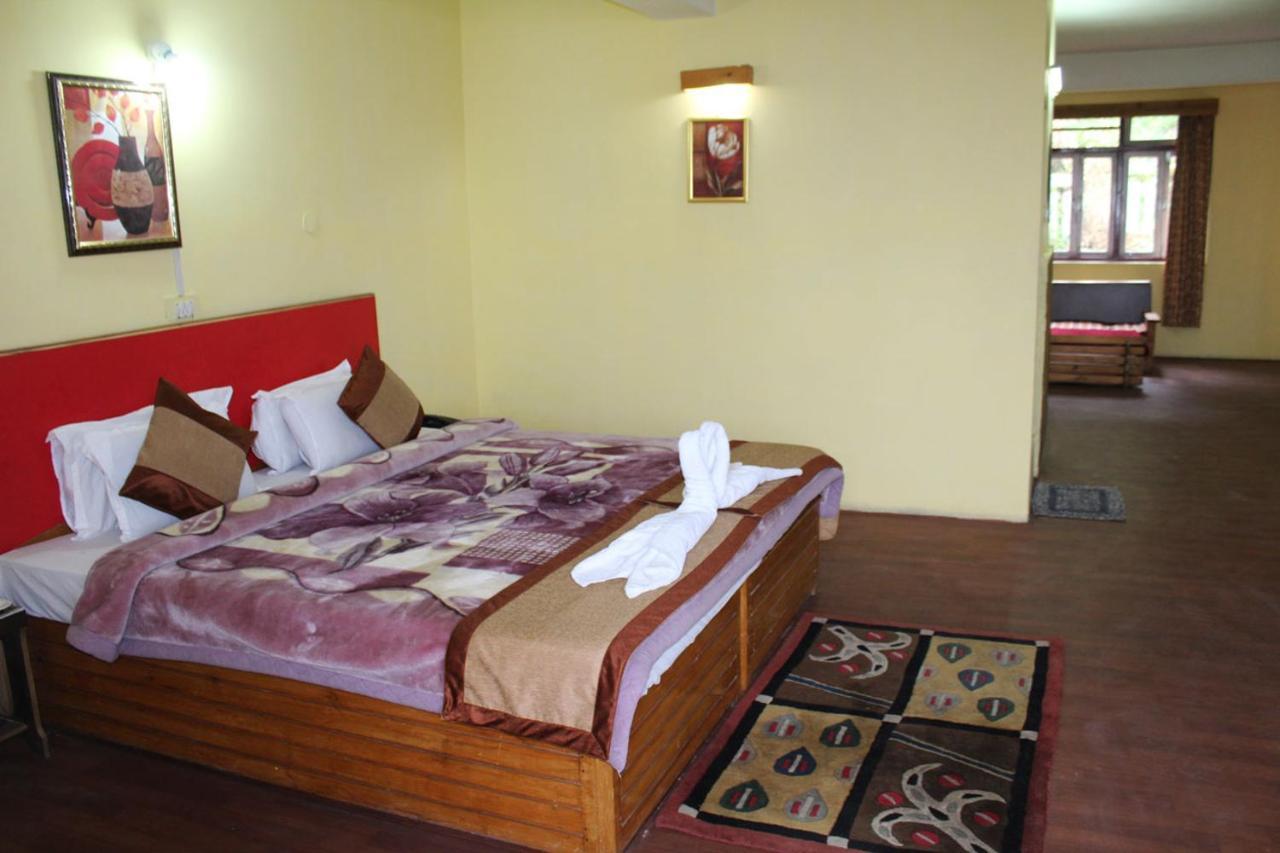 Norling Retreat Hotel Pelling Esterno foto