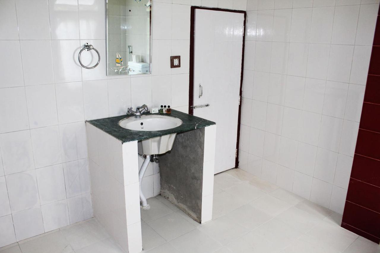 Norling Retreat Hotel Pelling Esterno foto