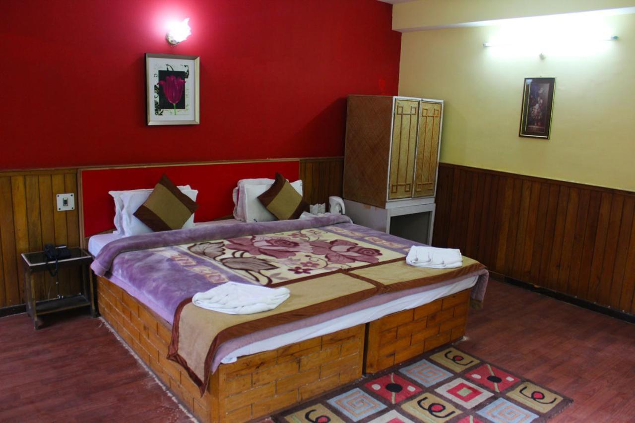Norling Retreat Hotel Pelling Esterno foto