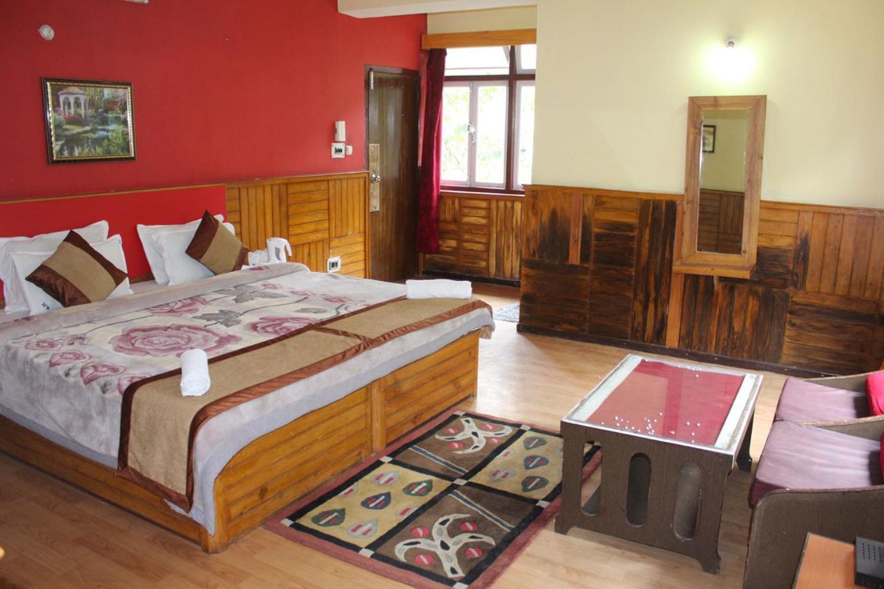 Norling Retreat Hotel Pelling Esterno foto
