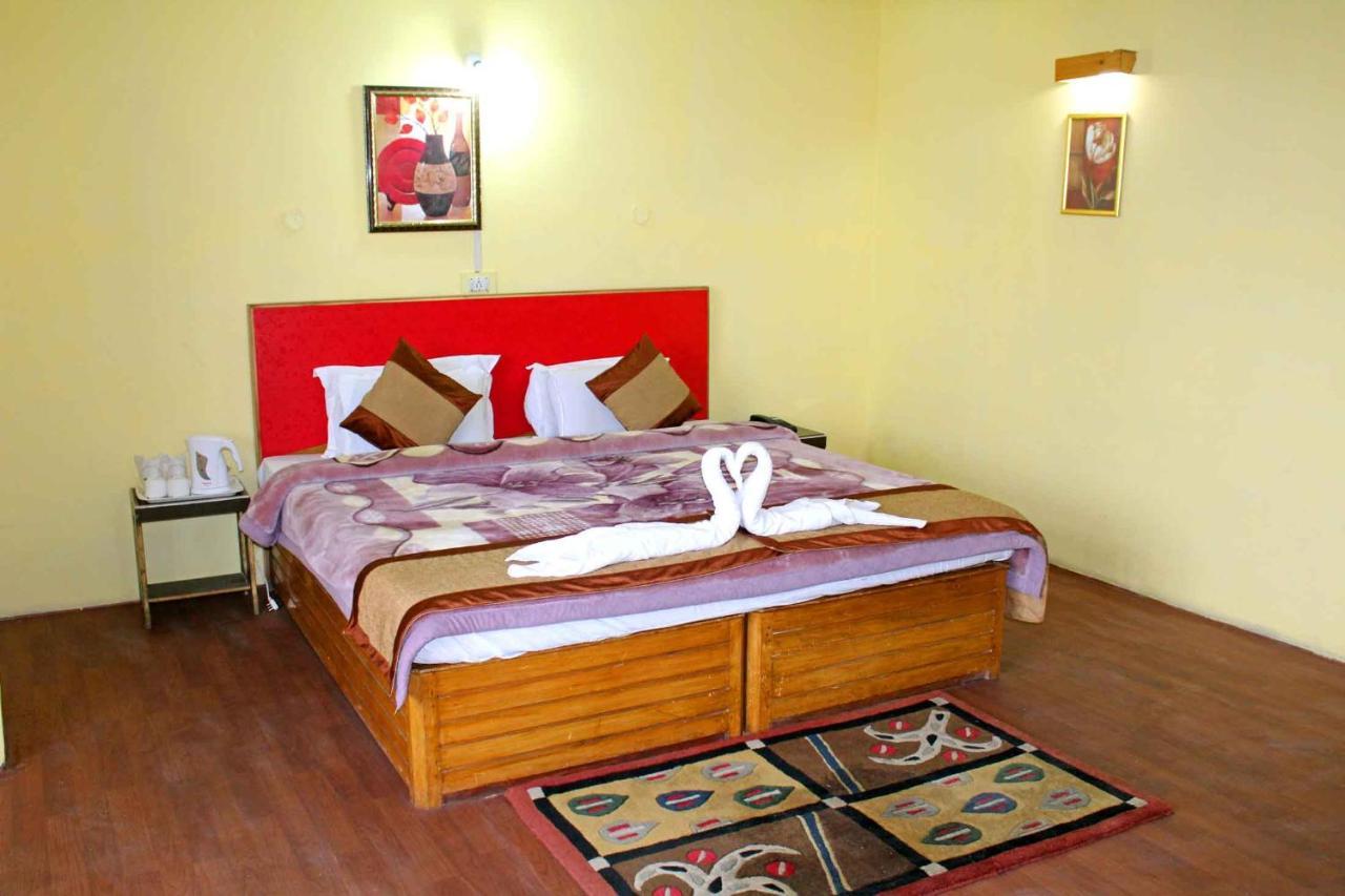 Norling Retreat Hotel Pelling Esterno foto