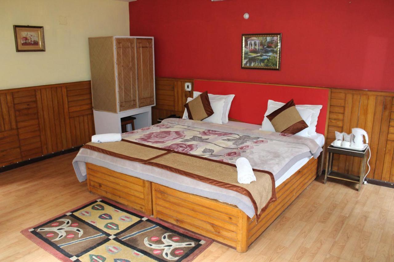 Norling Retreat Hotel Pelling Esterno foto