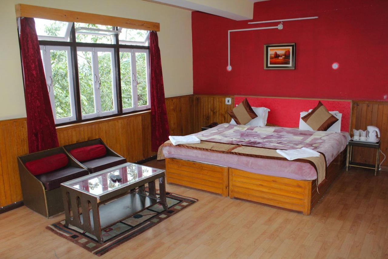 Norling Retreat Hotel Pelling Esterno foto