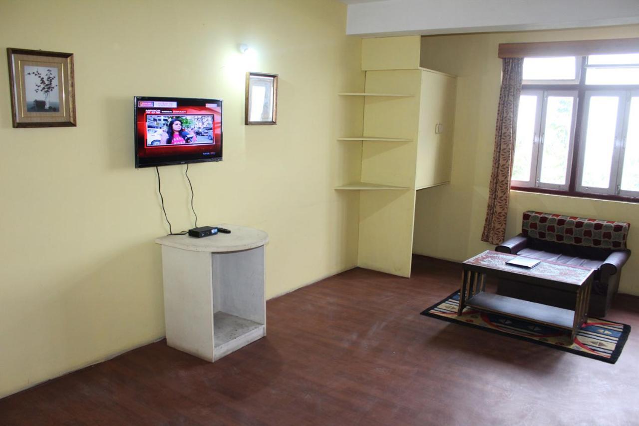Norling Retreat Hotel Pelling Esterno foto