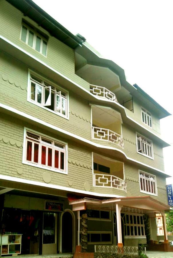 Norling Retreat Hotel Pelling Esterno foto